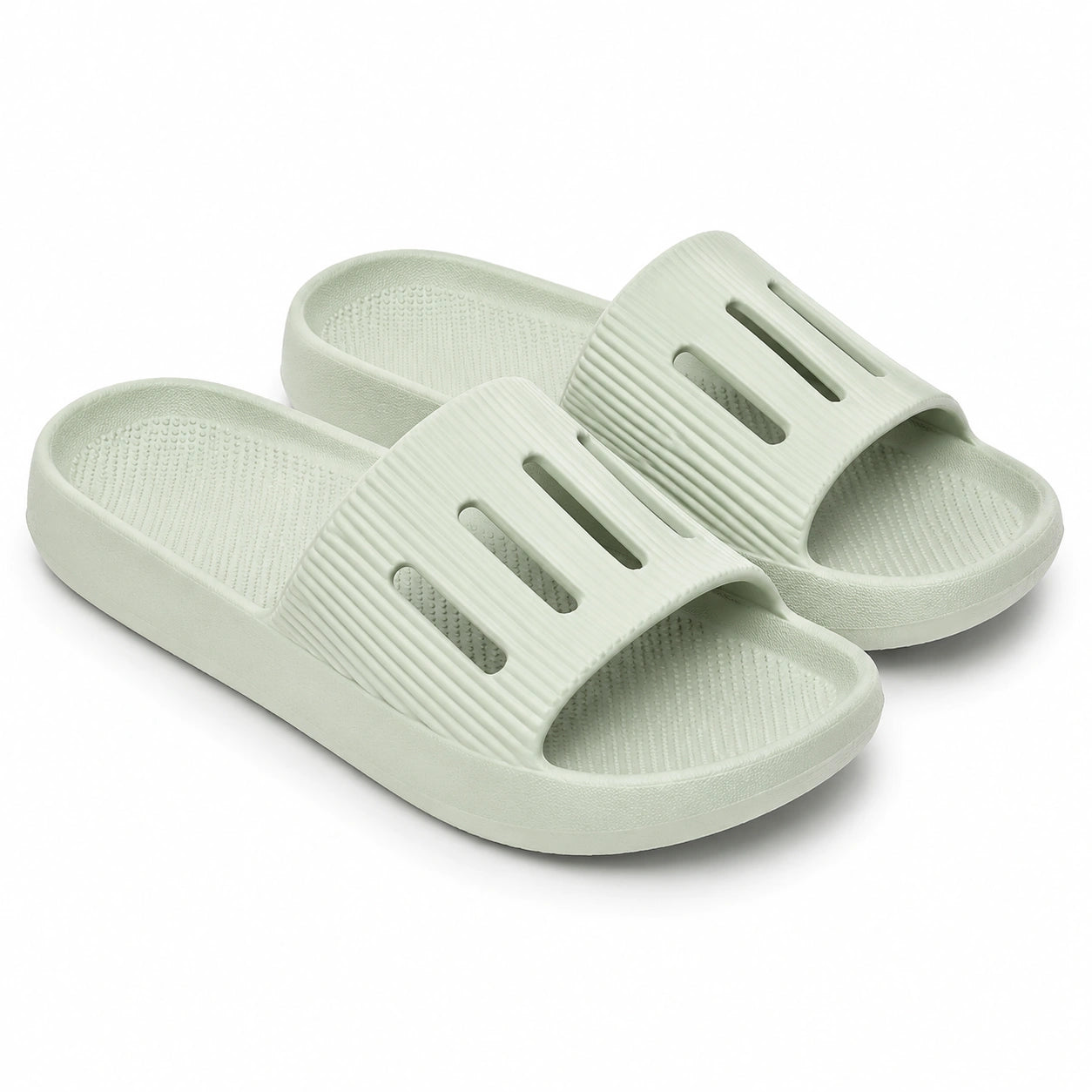 Claquettes 38/39 en mousse synthétique vert pâle à semelle texturée pour piscine et maison